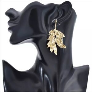 Zouhaira Earings Leaf Charm-Purple main image 1